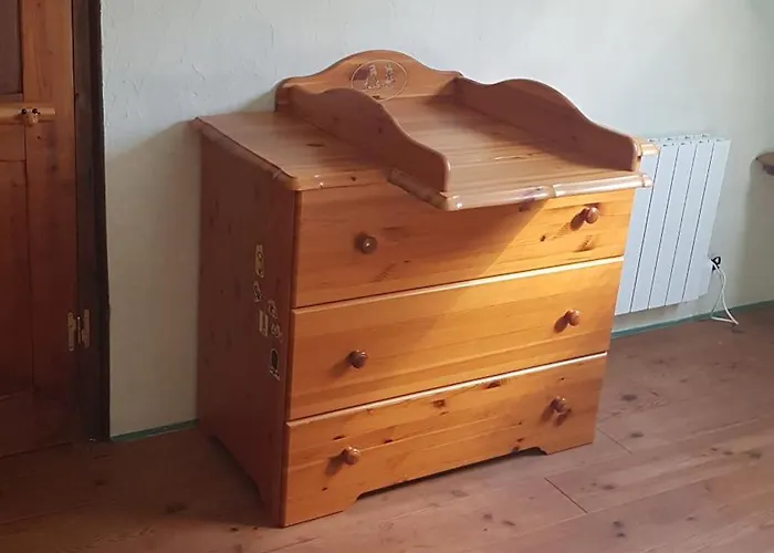 Maison Isolee Dans Les Vignes Et Les Bois