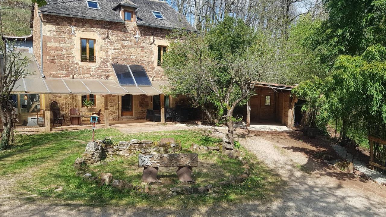 Maison Isolee Dans Les Vignes Et Les Bois *