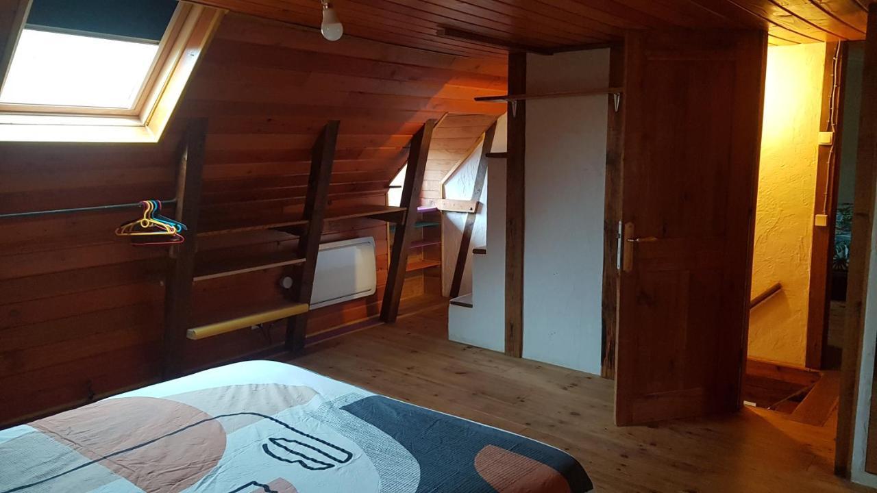 Maison Isolee Dans Les Vignes Et Les Bois *